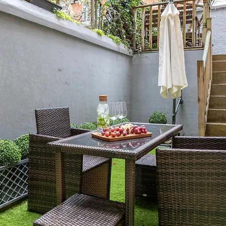 Elegant Kensington Apartment With Patio London Exterior photo